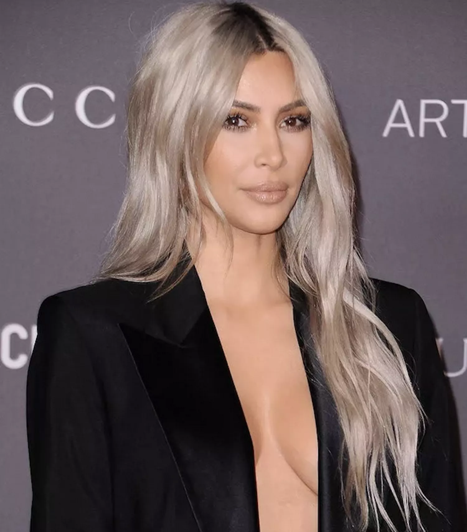 Kim Kardashian's Greatest Hair Moments: Relaxed Waves
