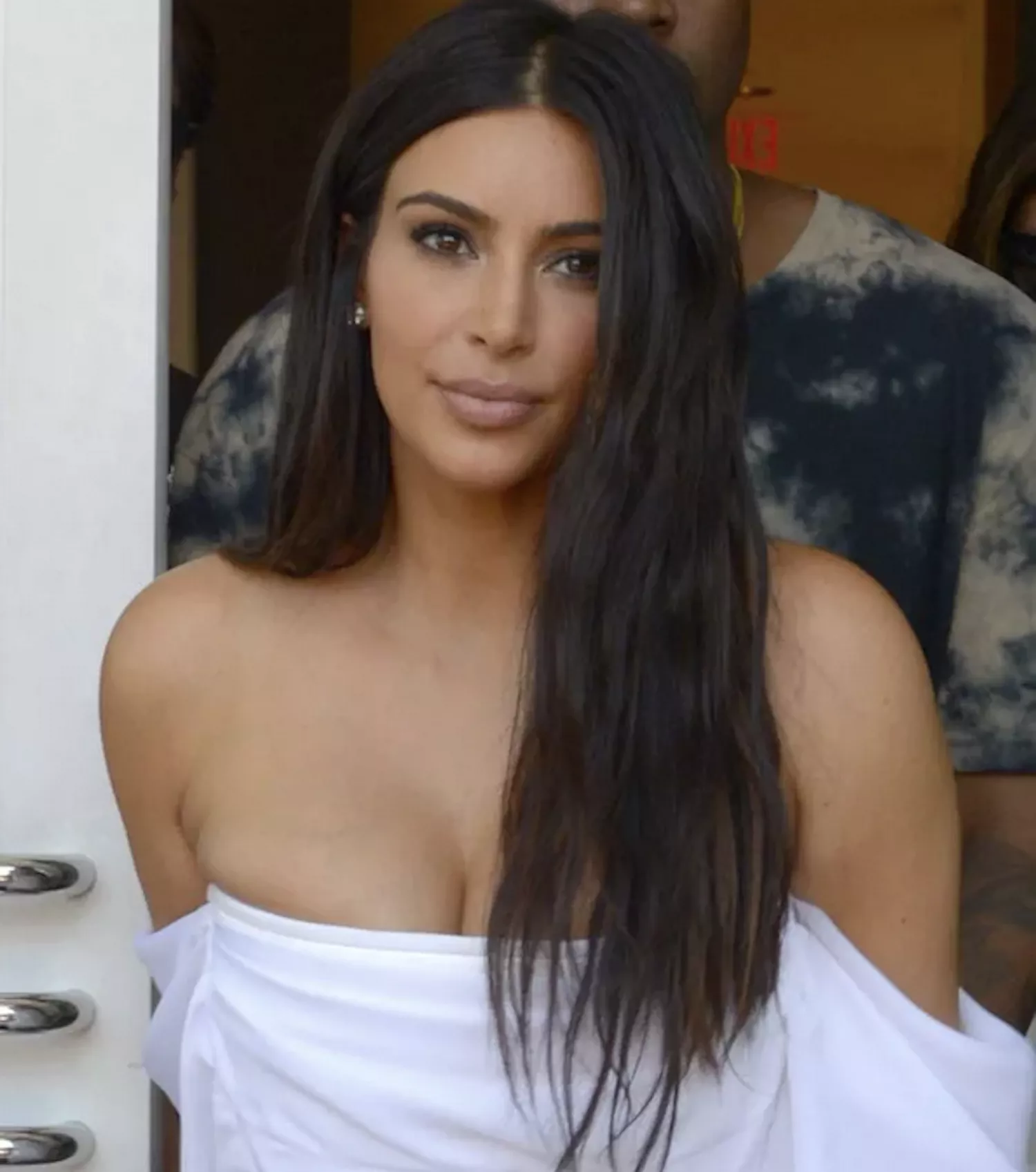 Kim Kardashian's Greatest Hair Moments: Textured and Relaxed Waves