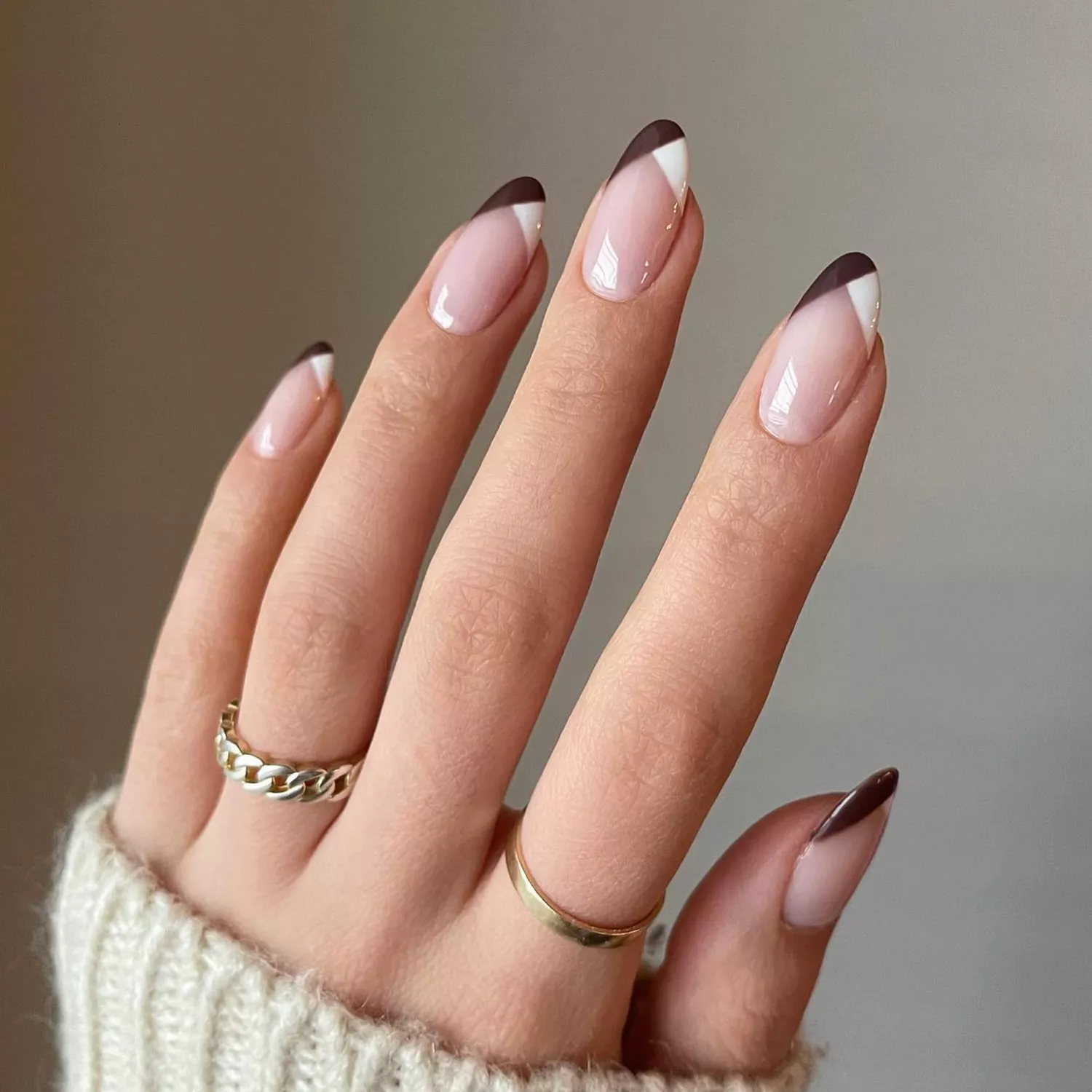 Nail Design Ideas: Criss-Cross French(@heluviee / Instagram)